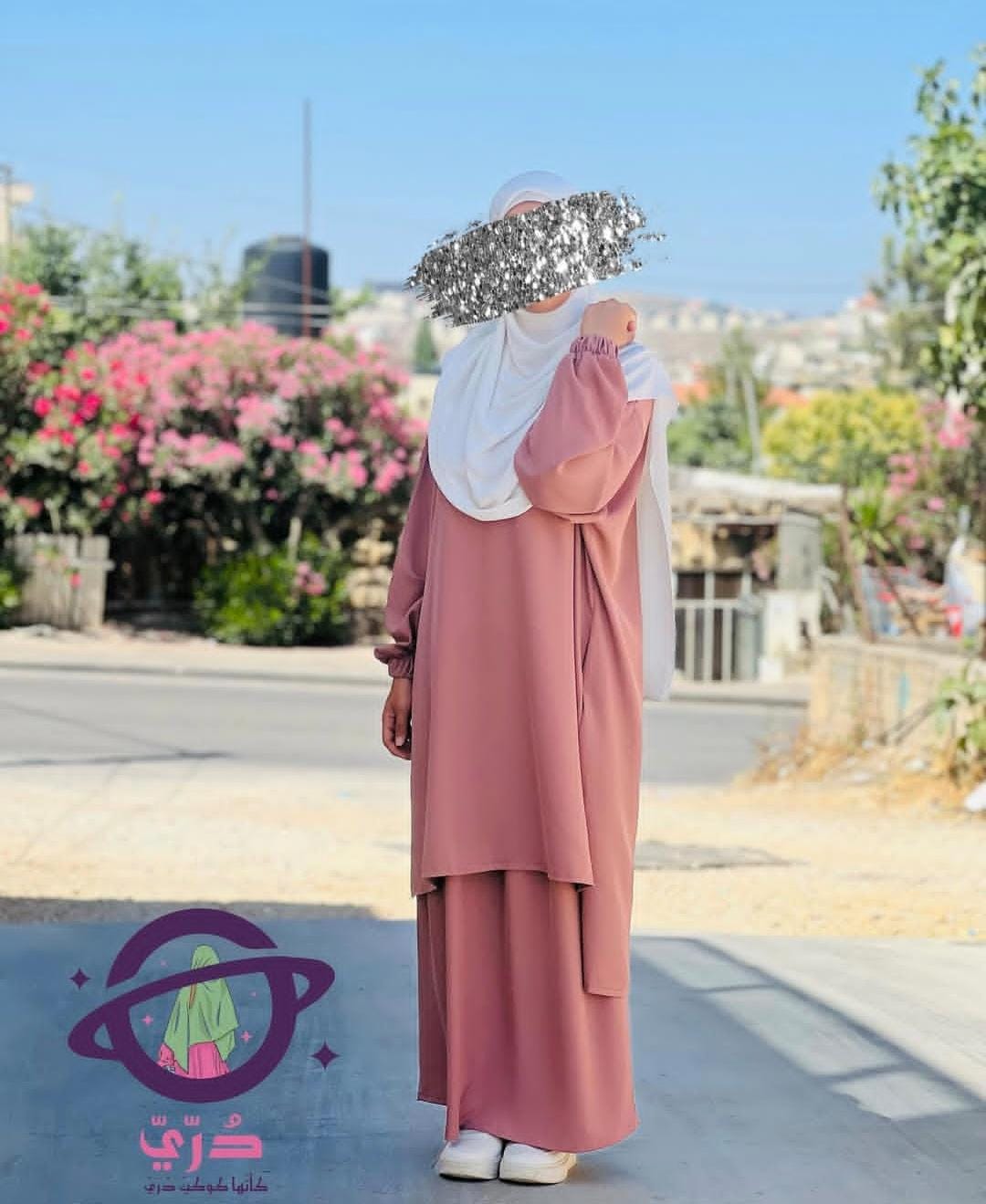 كاب مع تنورة جيب
